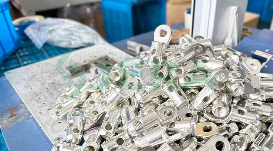 Image of Who produce BLMC shear bolt lugs with concerntric palm in China？